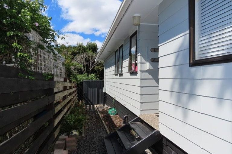 Photo of property in 1/14 Moxham Grove, Massey, Auckland, 0614