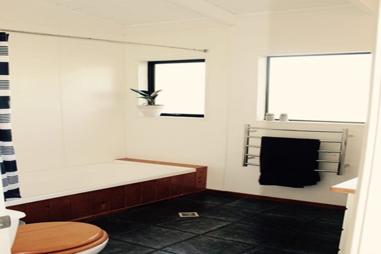 Photo of property in 10 Tokay Place, Huapai, Kumeu, 0810