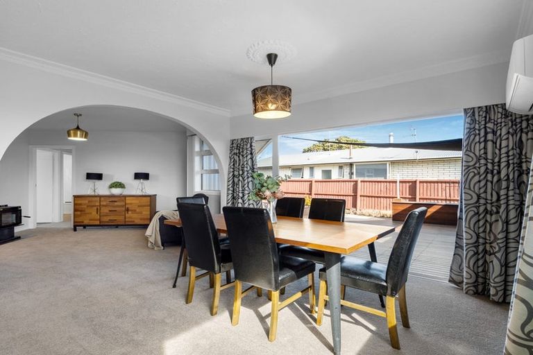 Photo of property in 88 Farquhars Road, Redwood, Christchurch, 8051
