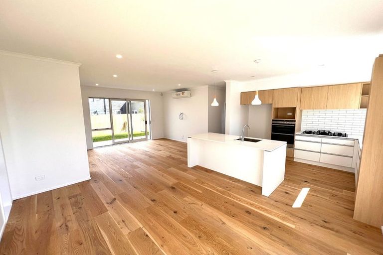 Photo of property in 15 Taikura Avenue, Red Beach, 0932