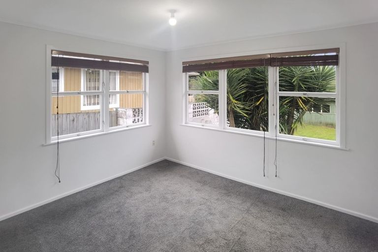 Photo of property in 31 Lowtherhurst Road, Massey, Auckland, 0614