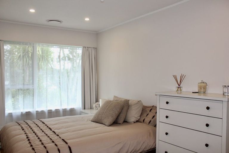 Photo of property in 2/70 Kaurilands Road, Titirangi, Auckland, 0604