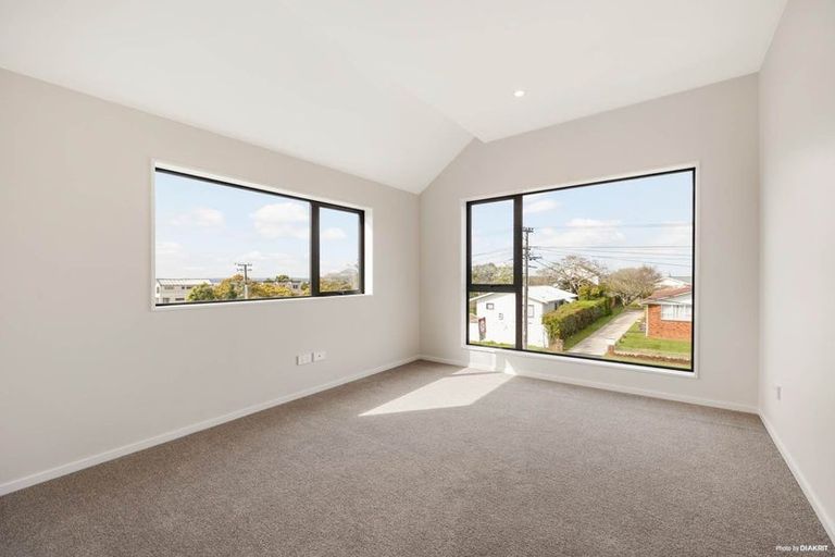 Photo of property in 8/88 Te Atatu Road, Te Atatu South, Auckland, 0610