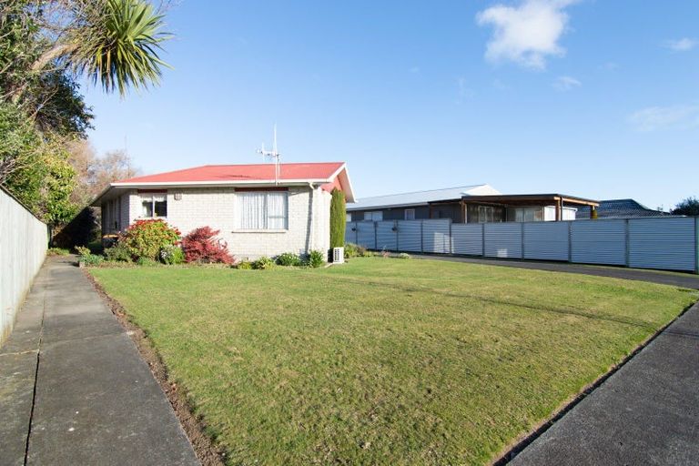 Photo of property in 28 Geraldine Crescent, Cloverlea, Palmerston North, 4412