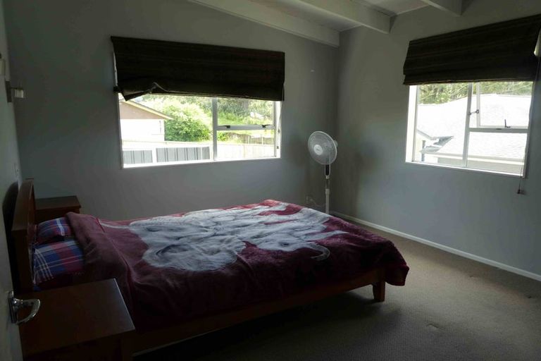 Photo of property in 25c Thornlow Street, Glendene, Auckland, 0602