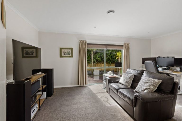 Photo of property in 26 Waldorf Crescent, Orewa, 0931