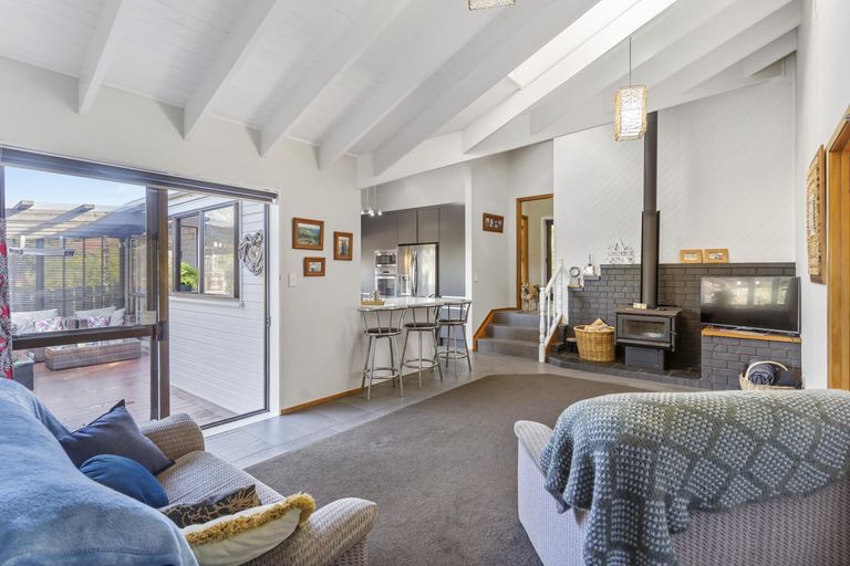 Photo of property in 33 Channing Crescent, Botany Downs, Auckland, 2010