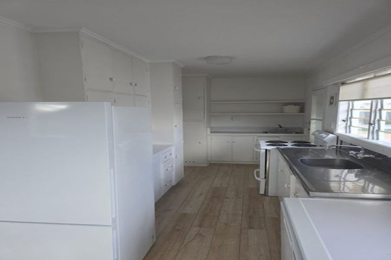 Photo of property in 62 College Road, Northcote, Auckland, 0627