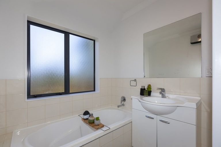 Photo of property in 6 Cascade Way, Paraparaumu, 5032