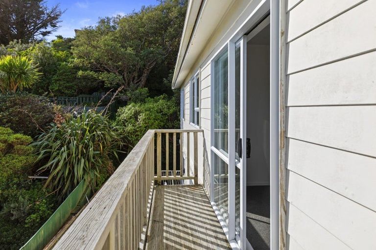 Photo of property in 31b Omega Street, Newlands, Wellington, 6037