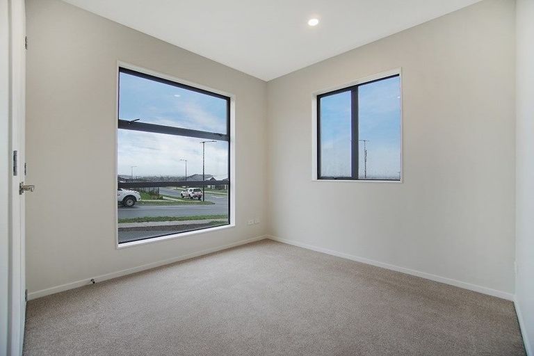 Photo of property in 48 Twin Parks Rise, Papakura, 2110