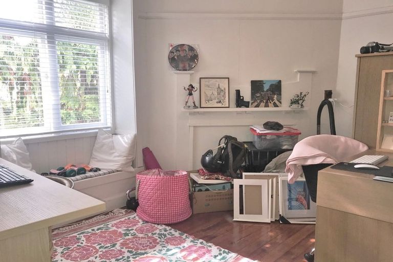 Photo of property in 12 William Bond Street, Stanley Point, Auckland, 0624