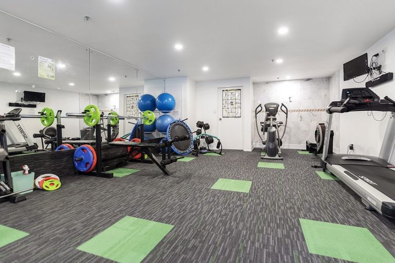 Photo of property in 2d/171 Hurstmere Road, Takapuna, Auckland, 0622