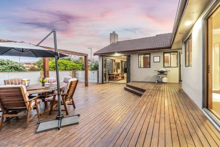 Photo of property in 2 Te Wharau Drive, Greenhithe, Auckland, 0632