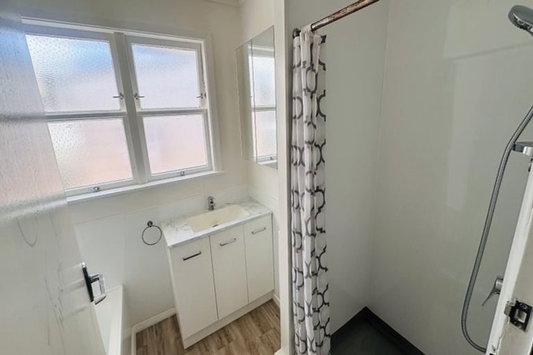 Photo of property in 35 Alexander Street, Awapuni, Palmerston North, 4412