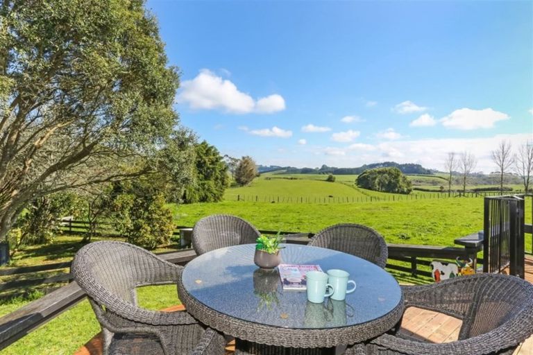 Photo of property in 14 Brewster Road, Pukekawa, Tuakau, 2696