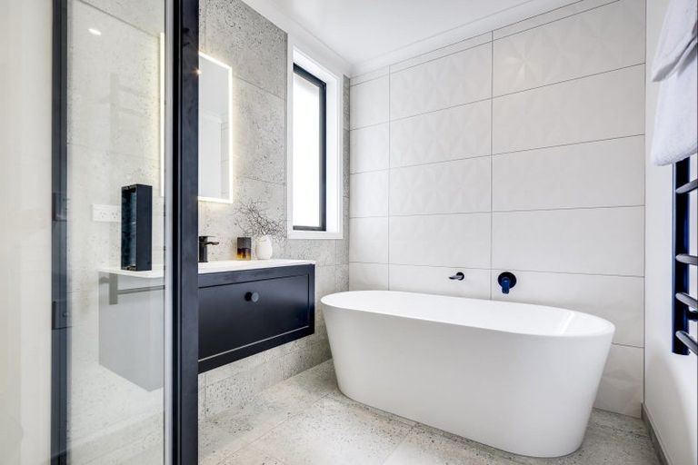 Photo of property in 21 West Place, Greenmeadows, Napier, 4112