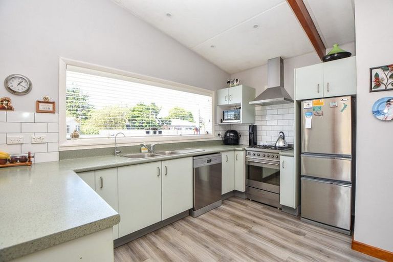 Photo of property in 22 Victoria Street, Carterton, 5713