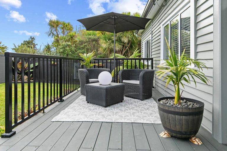 Photo of property in 84 Shaw Road, Oratia, Auckland, 0604