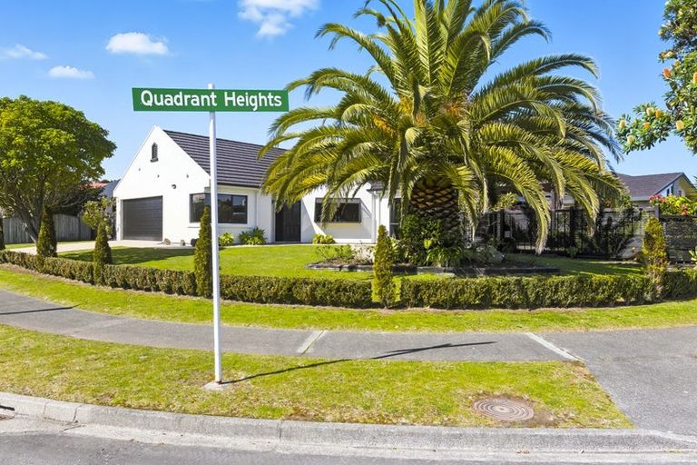 Photo of property in 2 Quadrant Heights, Paraparaumu, 5032