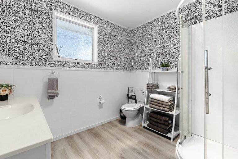 Photo of property in 2/12 Ambury Place, Merrilands, New Plymouth, 4312