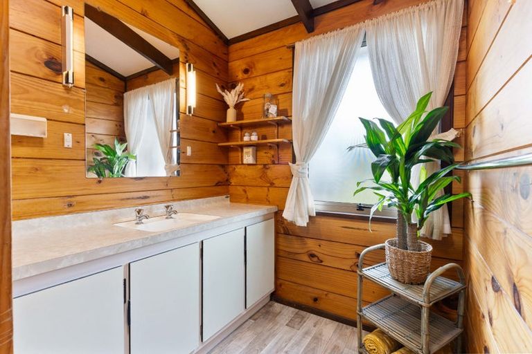 Photo of property in 15 Pitkethley Circle, Pauanui, Hikuai, 3579