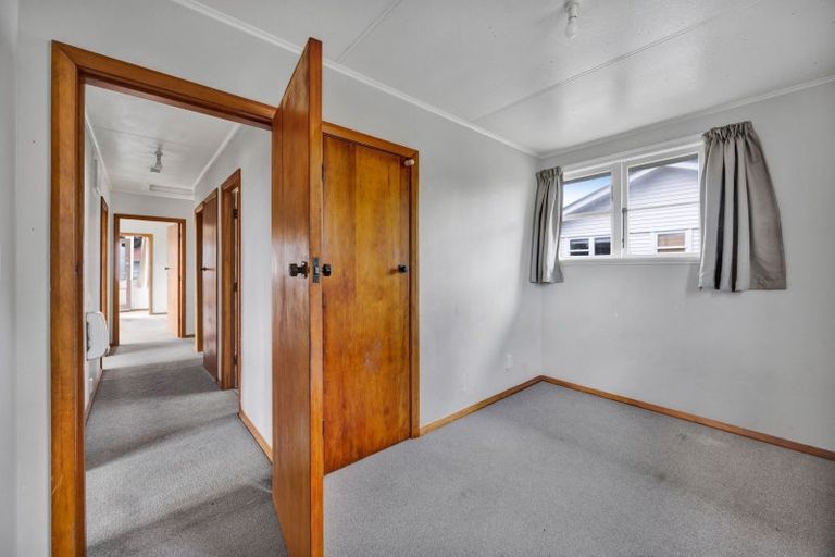 Photo of property in 32b Seaview Road, Marfell, New Plymouth, 4310