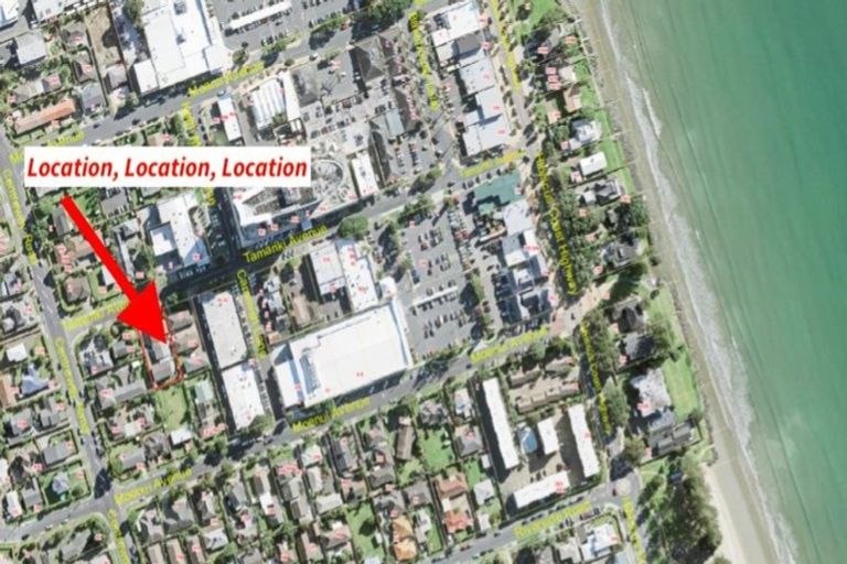 Photo of property in 2/24 Tamariki Avenue, Kelston, Auckland, 0602