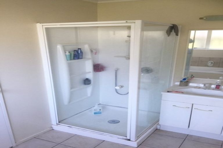 Photo of property in 20a Justin Place, Te Atatu Peninsula, Auckland, 0610