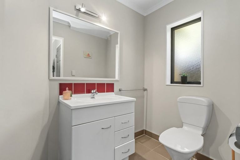 Photo of property in 1/271 Sturges Road, Henderson, Auckland, 0612