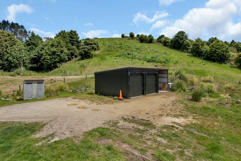 Photo of property in 2568e Paparoa-oakleigh Road, Paparoa, 0571