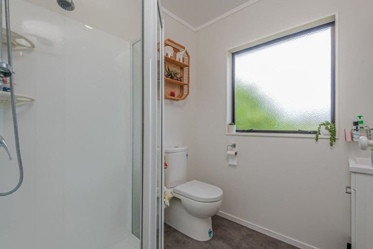 Photo of property in 1 Springdale Grove, Fitzherbert, Palmerston North, 4410