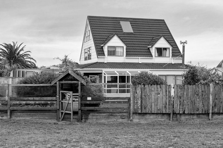 Photo of property in 8a Alpha Avenue, Coastlands, Whakatane, 3120