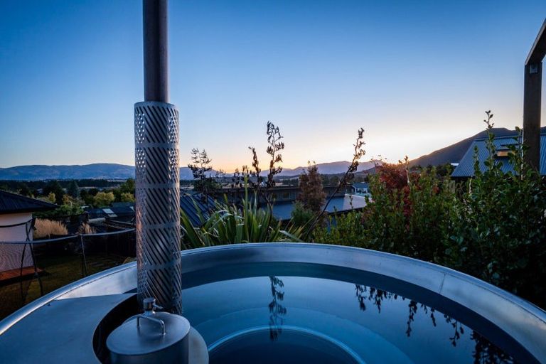 Photo of property in 9 Sarges Way, Lake Hawea, Wanaka, 9382