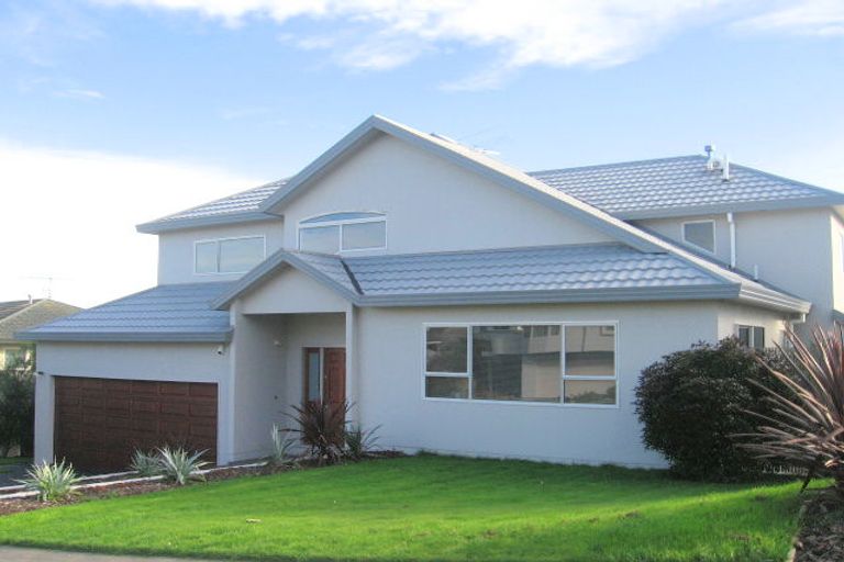 Photo of property in 37 Halladale Road, Papakowhai, Porirua, 5024