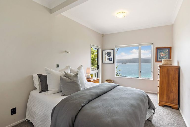 Photo of property in 21 Napier Street, Karaka Bays, Wellington, 6022