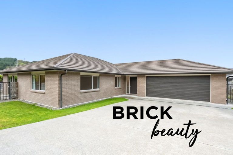 Photo of property in 73 Riverstone Drive, Riverstone Terraces, Upper Hutt, 5018