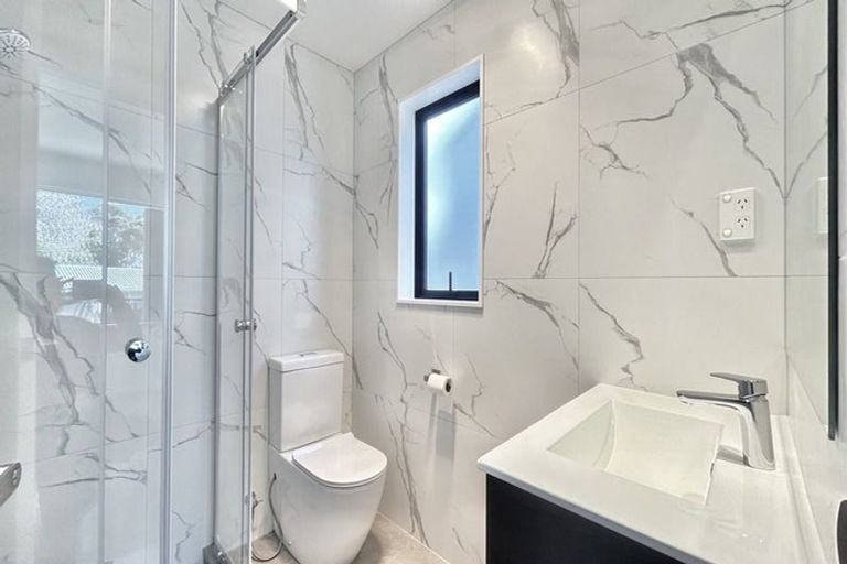 Photo of property in 8a Nandana Drive, Glen Eden, Auckland, 0602