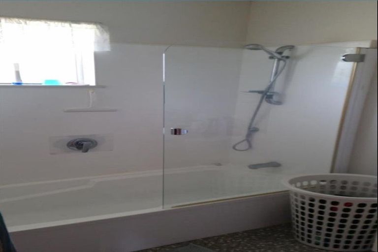 Photo of property in 5 Pinedale Place, Henderson, Auckland, 0610