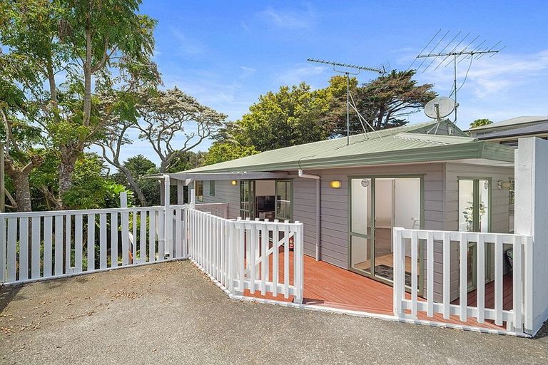 Photo of property in 2/23 Ludlow Terrace, Totara Vale, Auckland, 0627