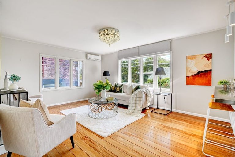 Photo of property in 1/9 Corrella Road, Belmont, Auckland, 0622