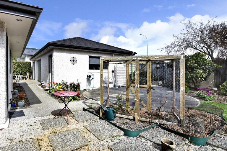 Photo of property in 19 Aratia Way, Richmond, 7020