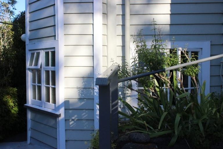 Photo of property in 17 Moana Road, Kelburn, Wellington, 6012