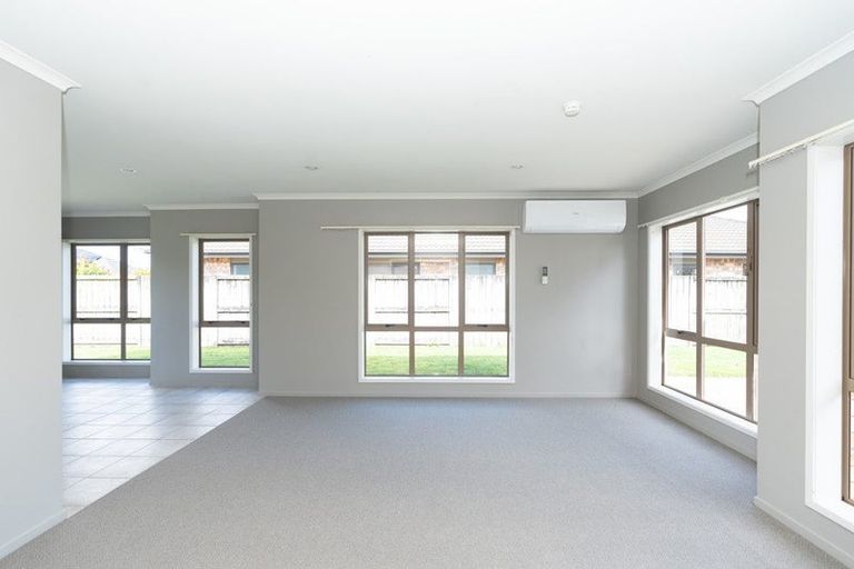 Photo of property in 12 Wakefield Place, Rototuna North, Hamilton, 3210