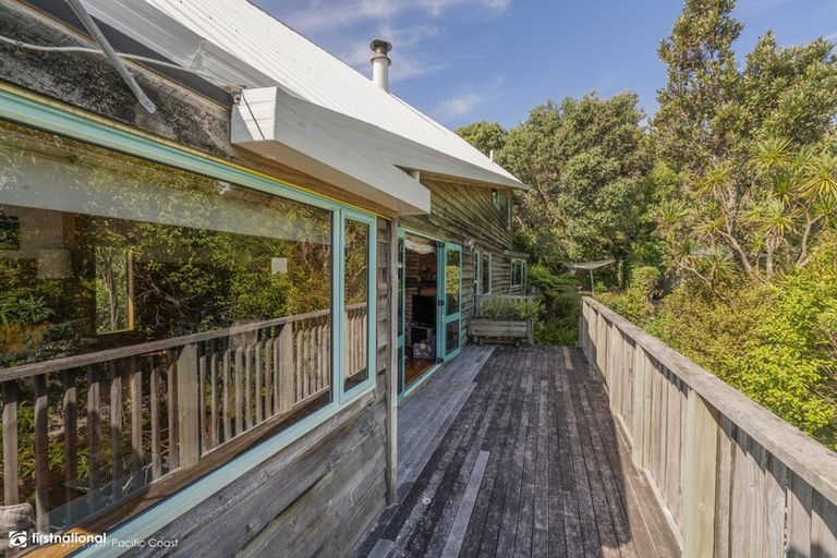 Photo of property in 35 Whiritoa Beach Road, Whiritoa, Whangamata, 3691