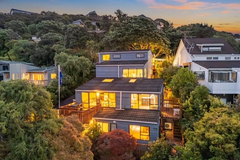 Photo of property in 33 Oak Avenue, Paremata, Porirua, 5024