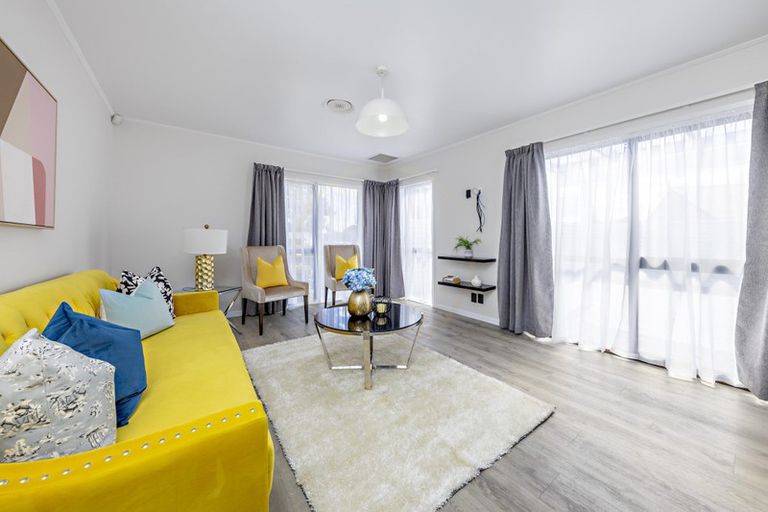 Photo of property in 80 Everglade Drive, Goodwood Heights, Auckland, 2105