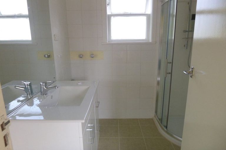 Photo of property in 3/2090 Great North Road, Avondale, Auckland, 0600