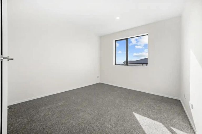 Photo of property in 12 Rorotu Avenue, Karaka, Papakura, 2113