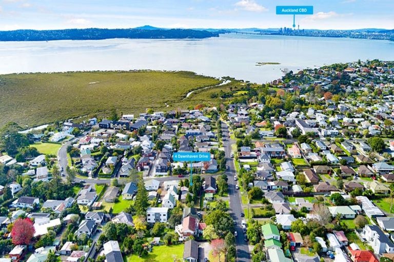 Photo of property in 4 Dawnhaven Drive, Te Atatu Peninsula, Auckland, 0610